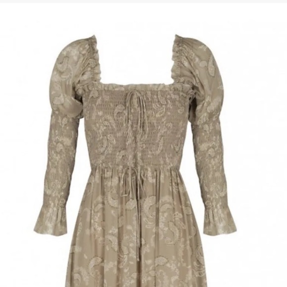 Hansen&Gretel Dresses & Skirts - COPY - HANSEN&GRETEL Adorable paisley dress on or of shoulder puff sleeve.